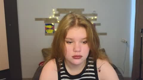 Snapshot of mina27372 chatting on 10, 5, 2026 hi Im Mina online show from 10, 5, 2026