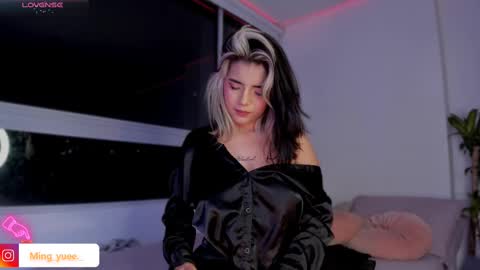 Snapshot of ming_yue_ chatting on 14, 2, 2025 My name is Fer Nice to meet you give it a thumbs up please its important online show from 14, 2, 2025