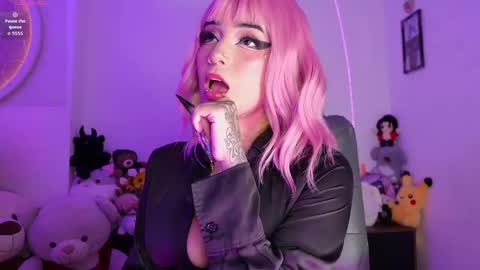 Snapshot of ming_yue_ chatting on 7, 5, 2026 My name is Fer Nice to meet you give it a thumbs up please its important online show from 7, 5, 2026