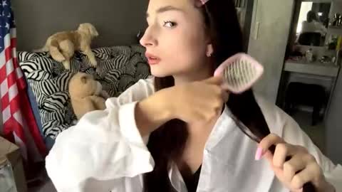 Snapshot of minhblomme chatting on 17, 9, 2025 Emilia online show from 17, 9, 2025