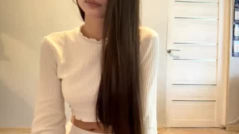 Snapshot of minhblomme chatting on 19, 9, 2025 Emilia online show from 19, 9, 2025