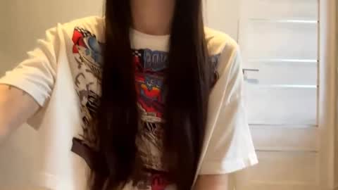 Snapshot of minhblomme chatting on 22, 9, 2025 Emilia online show from 22, 9, 2025