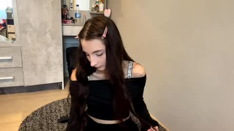 Snapshot of minhblomme chatting on 9, 10, 2025 Emilia online show from 9, 10, 2025