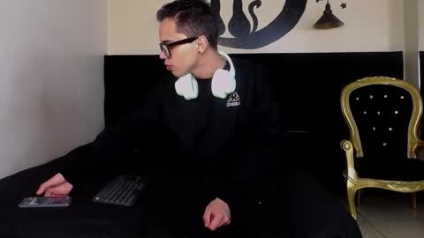 Snapshot of minho_reyes chatting on 26, 11, 2025 Minho Reyes online show from 26, 11, 2025