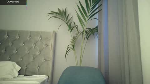 Snapshot of minikunis chatting on 25, 10, 2025 Mini Mila Kunis ft Ashton Katchero. Follow me to stay in touch online show from 25, 10, 2025