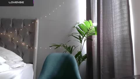 Snapshot of minikunis chatting on 14, 11, 2025 Mini Mila Kunis ft Ashton Katchero. Follow me to stay in touch online show from 14, 11, 2025