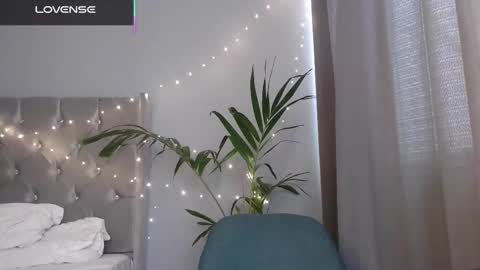 Snapshot of minikunis chatting on 4, 12, 2025 Mini Mila Kunis ft Ashton Katchero. Follow me to stay in touch online show from 4, 12, 2025