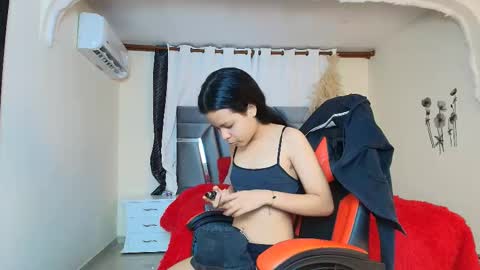 Snapshot of minilove_01 chatting on 11, 10, 2025 minilove_01 online show from 11, 10, 2025
