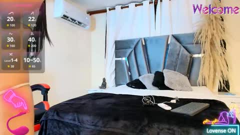 minilove_01 online show from 3, 11, 2025