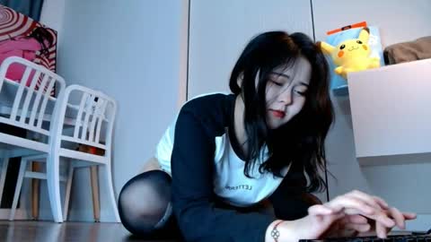 Minji online show from 24, 4, 2026