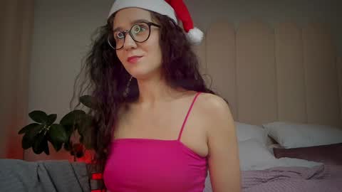 Snapshot of mira_kraviz chatting on 1, 1, 2025 Mira online show from 1, 1, 2025