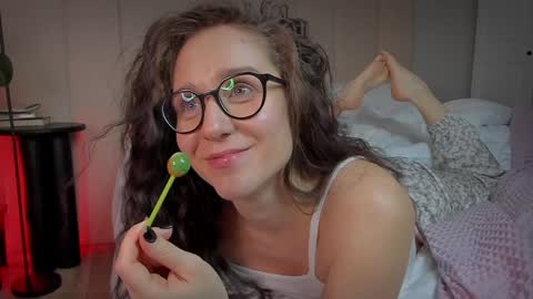 Snapshot of mira_kraviz chatting on 17, 1, 2025 Mira online show from 17, 1, 2025