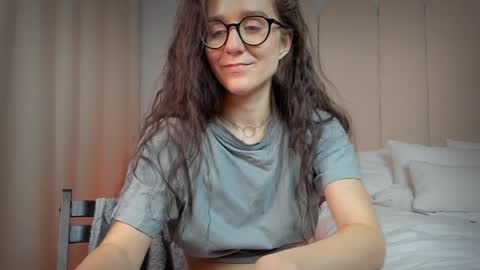 Snapshot of mira_kraviz chatting on 2, 2, 2025 Mira online show from 2, 2, 2025