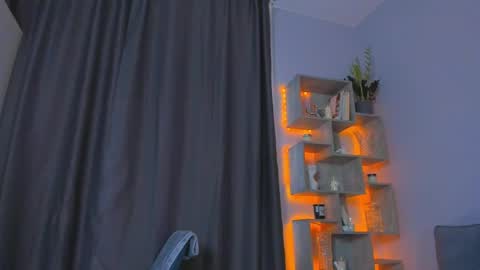 Snapshot of mirabrunette chatting on 24, 5, 2026 Mira follow my fansly online show from 24, 5, 2026