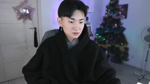 Snapshot of miram_yoo chatting on 30, 12, 2024 online show from 30, 12, 2024