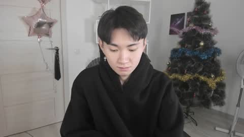 Snapshot of miram_yoo chatting on 5, 1, 2025 online show from 5, 1, 2025