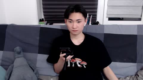 Snapshot of miram_yoo chatting on 12, 1, 2025 online show from 12, 1, 2025