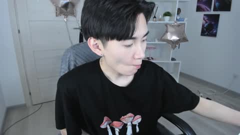 Snapshot of miram_yoo chatting on 25, 1, 2025 online show from 25, 1, 2025