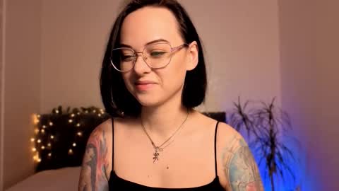 Snapshot of miraskyy chatting on 4, 12, 2025 MiraSkyy online show from 4, 12, 2025