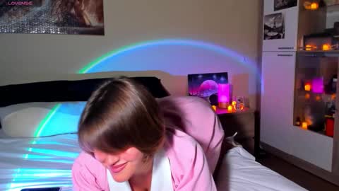 Snapshot of mirrorofsoul chatting on 26, 10, 2025 Shelley online show from 26, 10, 2025