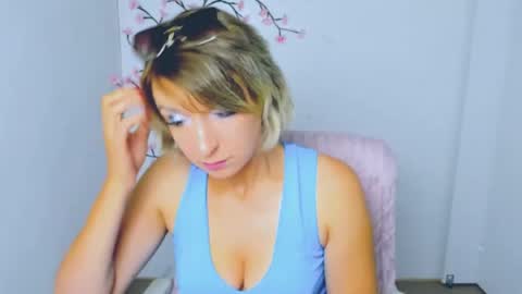Snapshot of mishelle_blondie chatting on 17, 7, 2026 Mishelle online show from 17, 7, 2026