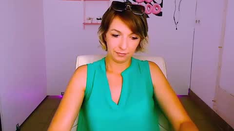 Snapshot of mishelle_blondie chatting on 22, 7, 2026 Mishelle online show from 22, 7, 2026