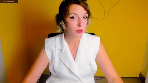Snapshot of mishelle_blondie chatting on 4, 8, 2026 Mishelle online show from 4, 8, 2026