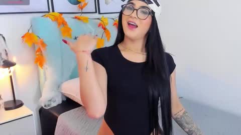 Snapshot of miss__ivy chatting on 27, 10, 2025 online show from 27, 10, 2025