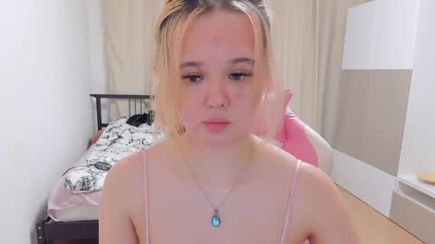 Snapshot of miss__selena chatting on 3, 2, 2025 miss__selena online show from 3, 2, 2025