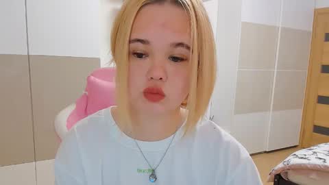 Snapshot of miss__selena chatting on 9, 2, 2025 miss__selena online show from 9, 2, 2025