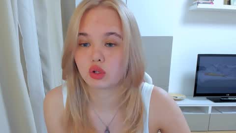 Snapshot of miss__selena chatting on 25, 2, 2025 miss__selena online show from 25, 2, 2025