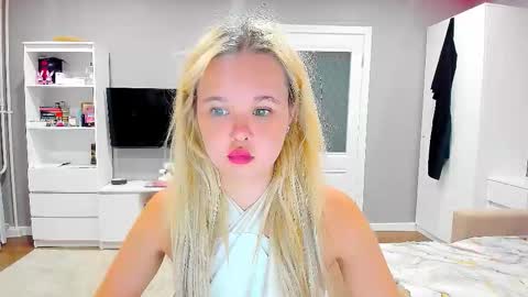 Snapshot of miss__selena chatting on 11, 9, 2025 miss__selena online show from 11, 9, 2025