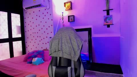 Akemi 3 online show from 14, 9, 2025