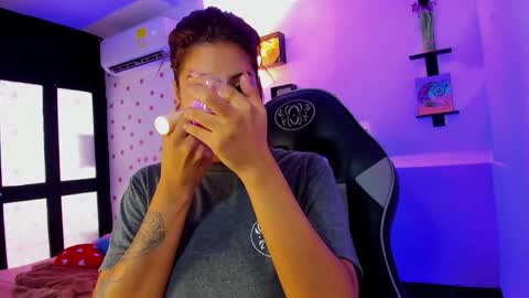 Akemi 3 online show from 8, 10, 2025