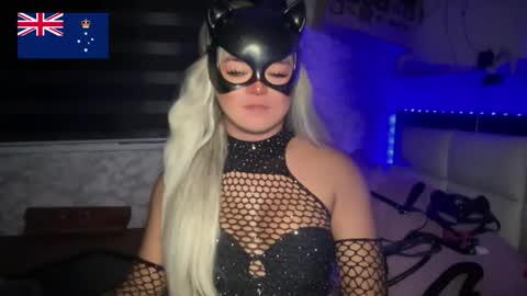 Call me  Miss Antonette  online show from 19, 5, 2026
