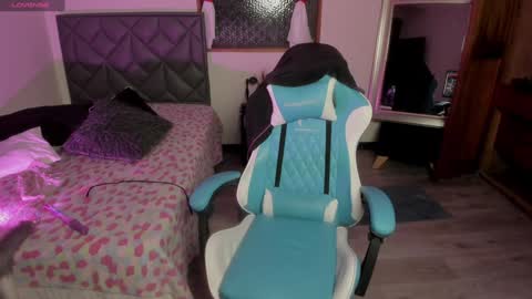Snapshot of miss_auroraa chatting on 18, 1, 2025 Aurora online show from 18, 1, 2025