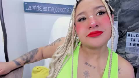 Snapshot of miss_danika chatting on 18, 12, 2025 Danika online show from 18, 12, 2025