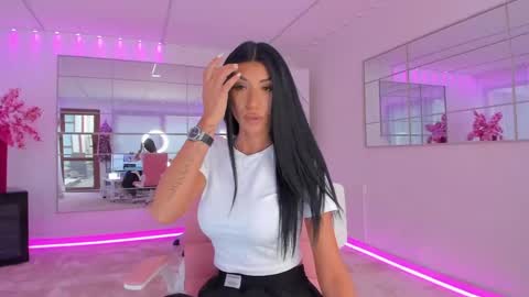 miss_diamond__ online show from 1, 4, 2026