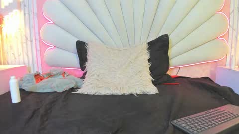 miss_evans_ online show from 6, 1, 2026