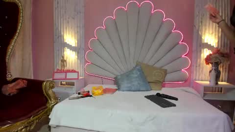 miss_evans_ online show from 7, 7, 2026