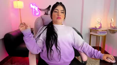 Snapshot of miss_francheska chatting on 1, 11, 2025 Francheska online show from 1, 11, 2025