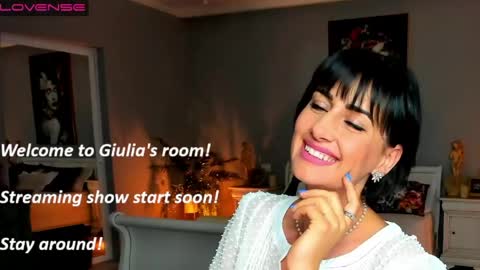 Miss Giulia online show from 19, 4, 2026