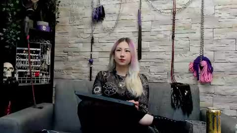 Snapshot of miss_kaz chatting on 5, 8, 2026 Kaz online show from 5, 8, 2026