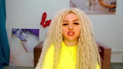 Snapshot of miss_kiten chatting on 9, 2, 2025 miss_kiten online show from 9, 2, 2025