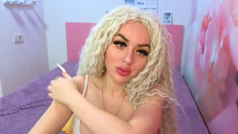 miss_kiten online show from 8, 9, 2025