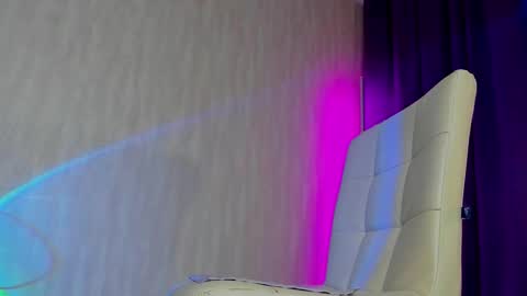 Snapshot of miss_kreez chatting on 28, 11, 2025 Sonya online show from 28, 11, 2025