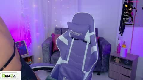 Snapshot of miss_scarllet chatting on 15, 5, 2026 100 thumbs up online show from 15, 5, 2026