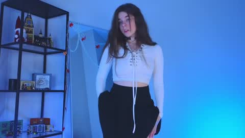 Snapshot of miss_spider chatting on 28, 12, 2024 Spider girl Help me reach 10 likes online show from 28, 12, 2024