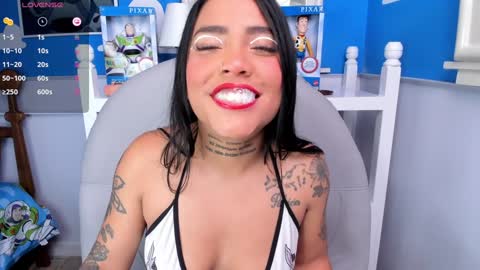 Snapshot of miss_vaiolette chatting on 15, 1, 2025 Vaiolette online show from 15, 1, 2025