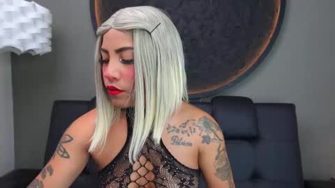 Snapshot of miss_vaiolette chatting on 4, 10, 2025 Vaiolette online show from 4, 10, 2025